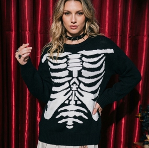 <span class=keywords><strong>Pull</strong></span> en tricot à motif de poitrine de squelette audacieux - <span class=keywords><strong>Pull</strong></span> <span class=keywords><strong>noir</strong></span> ample et doux, texture duveteuse et détails osseux, parfait pour Halloween et l'esthétique gothique - Product Image 1