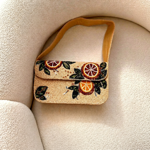 Bolso Bandolera Hecho a Mano con Cuentas y Diseño de Fruta Naranja, Forma Rectangular, Bolso Casual - Product Image 1