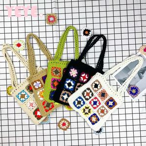 <span class=keywords><strong>Borsa</strong></span> Tote Boho Chic all'Uncinetto - Design Floreale Multicolore Fatto a Mano con Motivo Granny Square, <span class=keywords><strong>Borsa</strong></span> a Spalla Artistica per Boutique e Spiaggia - Product Image 2