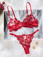 Bra dan Thong Renda Pink Romantis dengan Detail Bunga yang Mencolok Set Lingerie Erotis Seksi Wanita Berbahan Renda Bunga