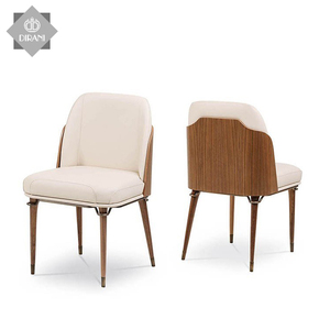 Chaise de salle à manger de style moderne de luxe Revêtement en <span class=keywords><strong>cuir</strong></span> de haute qualité et pieds en bois brun Utilisation domestique Meubles en bois Matériel métallique - Product Image 4
