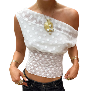 T-shirt femme élégant à pois en maille respirante, épaules dénudées, taille froncée, coupe ajustée, vente en gros - Product Image 1