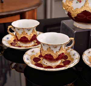 Juego de Té Completo de Porcelana China con Relieve Floral Rojo y Dorado, con Tetera, Tazas, Azucarera y Cremajera, Estilo Barroco - Product Image 4