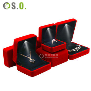 Boîte à bijoux en velours noir et rouge personnalisable avec logo pour colliers, bracelets, boucles d'oreilles et bagues – Vente en gros - Product Image 5