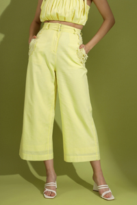 Pantalon large jaune citron pour femme avec détails en dentelle florale, taille haute, élégant et décontracté, idéal pour le bureau et les soirées - Product Image 5