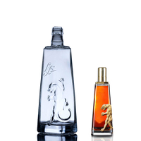 Bouteille en verre carrée personnalisée pour spiritueux 70cl avec bouchons dorés