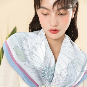 <span class=keywords><strong>Foulard</strong></span> d'été 100% <span class=keywords><strong>Soie</strong></span> de Mûrier Pure 109x109cm Carré pour Femme, Motif Géométrique Vintage, Multifonctionnel, pour le Cou, la Tête et les Cheveux - Product Image 4