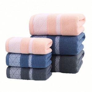 Serviettes de bain en coton pur de haute qualité avec logo personnalisé à prix abordables, serviettes épaisses et douces pour les ensembles de salle de bain à domicile - Product Image 5