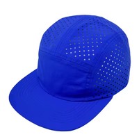 Casquette de course d'été gris non structurée à séchage rapide, 5 panneaux, 100 % polyester, toile perforée découpée au laser de haute qualité pour le camping