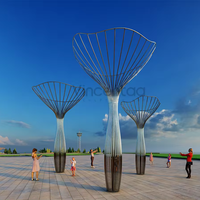 Sculpture d'arbre en métal illuminée de grande taille Vincentaa, sculpture lumineuse ajourée à LED pour l'aménagement paysager des places urbaines