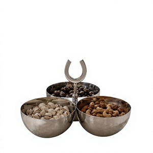 Plat de service à 3 compartiments en métal, inspiré de l'écurie, pour collations, noix et apéritifs, pour la décoration de table - Product Image 2