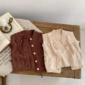 <span class=keywords><strong>Chaleco</strong></span> de punto de algodón con cuello en V y botones para bebé niñ<span class=keywords><strong>a</strong></span> de 0 <span class=keywords><strong>a</strong></span> 3 <span class=keywords><strong>a</strong></span>ños, colección Primavera 2026, diseño 'Hundred Tower' - Product Image 2