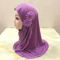 Nouveau design – Foulard en satin de soie pour filles de 2 à 7 ans, hijab arabe à deux fleurs pour musulmanes, toutes saisons