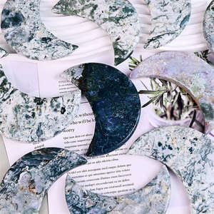 Artesanías de Cristal con Piedras Preciosas Naturales, Adornos de Ágata Musgosa Pulida con Tallados de Luna en Venta - Product Image 5