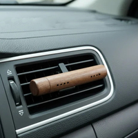 Diffuseur d'air pour voiture en bois de noyer naturel, forme tube, parfum et décoration pour l'air ambiant de la voiture, couleur orange, dernière collection.