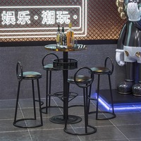 Ensemble table et tabourets de bar industriels vintage modernes sur pieds hauts, personnalisables, de luxe, pour la restauration en plein air, restaurants, cafés