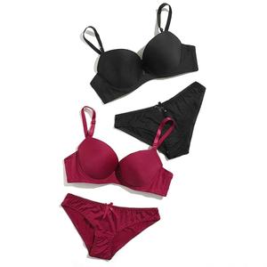Conjunto de lencería sexy para mujer: sujetador con cierre trasero y bragas a juego - Product Image 4