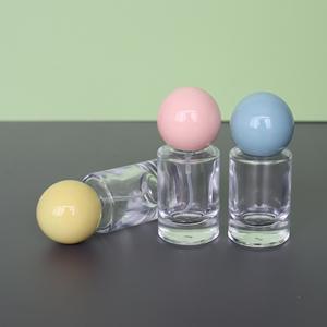 Bouteille de parfum en verre transparente de haute qualité de 15ml avec couvercle coloré et vaporisateur de brouillard de cylindre de sertissage de pulvérisateur de pompe - Product Image 5
