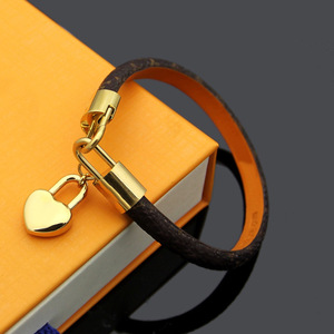 Braccialetto in pelle cuore con Logo di marca in acciaio inossidabile stile stile stile bracciale per <span class=keywords><strong>donna</strong></span> uomo - Product Image 1
