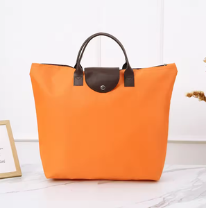 กระเป๋าช้อปปิ้งพับได้กันน้ำความจุขนาดใหญ่ ซิปพกพาสะดวก เป็นมิตรกับสิ่งแวดล้อม เหมาะสำหรับการเดินทาง  พร้อมโลโก้สั่งทำทันสมัย - Product Image 4