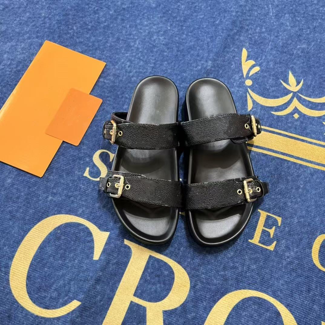 Zapatillas con botones: calzado cómodo y elegante para todos