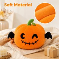 Halloween-Kürbis-Plüschtier, individuell gestaltbare weiche Stofftierpuppe, niedliche Fledermausflügel-Jack-O'-Lantern, Feiertagsparty-Deko, niedrige Mindestbestellmenge, OEM, ODM