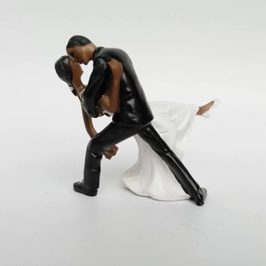 Vente chaude marié gâteau Topper personnalisé Tango baiser Couple <span class=keywords><strong>Figurine</strong></span> pour résine artisanat mariage et décorations mariées - Product Image 4