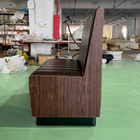 Ensemble de table et chaises de restaurant et café en cuir, style scandinave moderne, banquette demi-cercle, mobilier durable pour hôtel