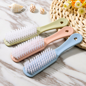 Brosse à chaussures multifonctionnelle en plastique à poils souples pour usage domestique, utilisée pour nettoyer les vêtements, les cols, la lessive et les chaussures - Product Image 1