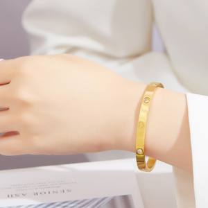 18K altın kaplama yüksek dereceli titanyum çelik mikro-inset zirkon moda bilezik çiftler düğün veya doğum günü hediyesi takı için - Product Image 5