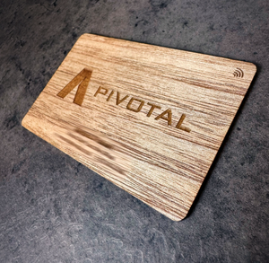 Support de cartes de visite en noyer de qualité supérieure (gravé) - Product Image 1