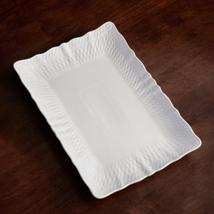 Plato Rectangular de Cerámica Serie Luz de Luna Blanca de 10.75 Pulgadas, Plato para Servir Comida Caliente para Uso en Hoteles y Fiestas - Product Image 1