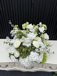 Composizione Floreale Artificiale per Matrimoni di Qingdao Golden Handicraft, Centrotavola con Ortensie Verdi e Rose Bianche per Decorazioni Nuziali - Product Image 2