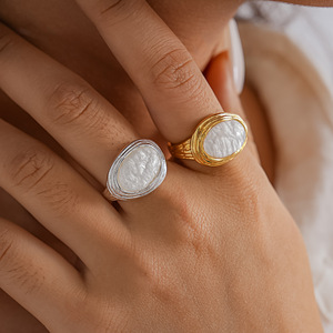 Bague de cocktail ovale incrustée de coquillages, plaquée or 18 carats, argent bicolore, large bande, bague statement, bijoux classiques pour femmes, à porter au quotidien - Product Image 6