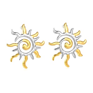 Nouvelle Arrivée Boucles d'Oreilles Clous Grandes en Acier Inoxydable Plaqué Or 18K Tendance Hypoallergéniques Creuses Bicolores en Forme de Soleil Bijoux pour Femme - Product Image 1