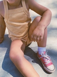 Conjunto de 2 piezas de verano para bebé niña: chaleco sin mangas de rizo personalizado y blúmer suave de algodón - Product Image 2