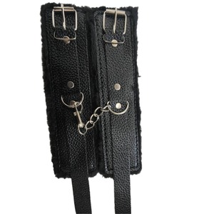 Menottes en simili cuir pour adultes, avec peluche douce, pour jeux de bondage. - Product Image 3