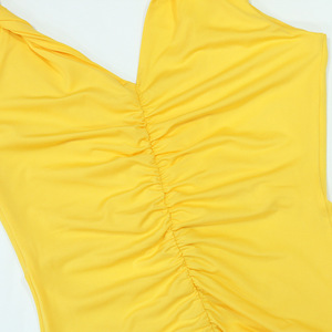 Robe midi moulante froncée <span class=keywords><strong>pour</strong></span> femme, à bretelles spaghetti et col en V, avec détail <span class=keywords><strong>disque</strong></span> doré, Sehe Fashion - Product Image 6