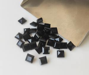 พลอยนิลสีดำธรรมชาติเจียระไนเหลี่ยมเพชรพลอยหลวมขนาด3-30มม. สุดพิเศษสำหรับทำเครื่องประดับราคาขายส่ง - Product Image 4