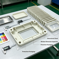 Châssis interne carré beige en ABS moulé par injection avec compartiments nervurés pour l'assemblage de composants électroniques