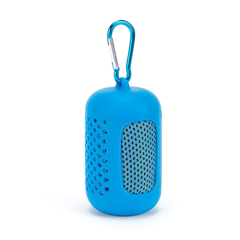Serviette bleu ciel avec étui