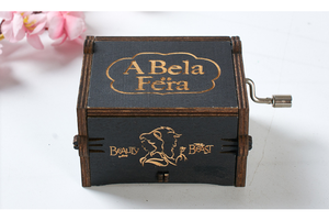 Cadeau créatif Mutoulao <span class=keywords><strong>Pirates</strong></span> <span class=keywords><strong>des</strong></span> Caraïbes Boîte à musique carrée en bois à manivelle avec logo personnalisé Couleur naturelle Taille compacte - Product Image 4