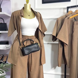 Completo Casual Estivo da <span class=keywords><strong>Donna</strong></span> 2026: Camicia a Maniche Corte con Risvolto e Bottoni, Pantaloni a Gamba Larga - Produttori di Abbigliamento di Alta Gamma - Product Image 1