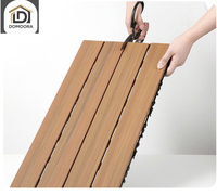 Planche de terrasse en WPC imperméable de style européen moderne, revêtement composite brossé pour terrasse de villa
