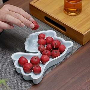 Chinese <b>Retro</b> Fish Shape Porcelain Fruit Plate For Wedding <b>Dining</b> <b>Table</b> Decorative Tray - Product Image 2