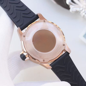 นาฬิกาแฟชั่นผู้ชายคุณภาพสูง ดีไซน์ทันสมัย วัดความเร็วได้ แสดงวันที่ สายยาง ตัวเรือนเรืองแสง - Product Image 5