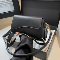 Sommerliche handgeflochtene Outdoor-Tasche für Damen, modische Schulter- und Umhängetasche mit PU-Futter und Reißverschluss, Strandtasche im Großhandel