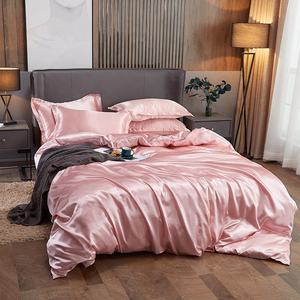 Ensemble <span class=keywords><strong>de</strong></span> literie à motif solide en satin <span class=keywords><strong>de</strong></span> soie 4 pièces <span class=keywords><strong>de</strong></span> mariage comprenant une housse <span class=keywords><strong>de</strong></span> couette et un drap-housse Style simple tissé linge <span class=keywords><strong>de</strong></span> <span class=keywords><strong>lit</strong></span> complet - Product Image 1