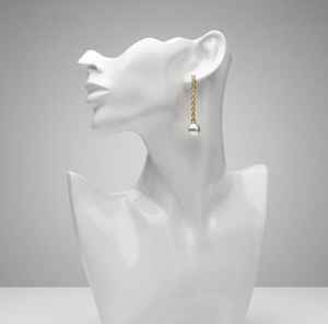 Pendientes colgantes de perlas y diamantes con brillo de oro de 18 quilates - Product Image 5