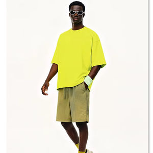 Camiseta Oversize de Lujo para Hombre de Alta Calidad, 100% Algodón Pesado, Cuello Simulado, Corte Holgado y Cuadrado - Product Image 1